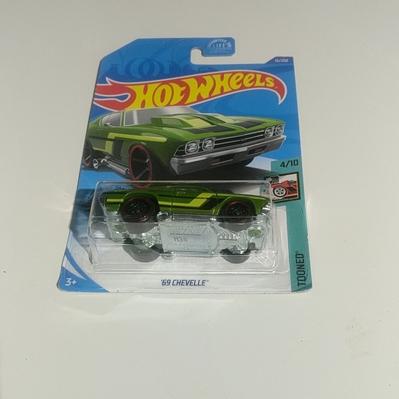 Hot Wheels '69 Chevelle - Picture 6 of 8